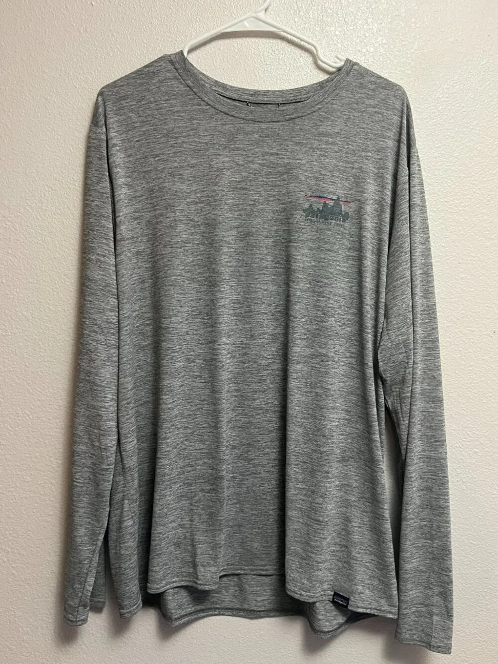 Patagonia Mens Long Sleeve XL Gray Capilene Cool Daily